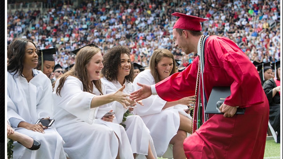 UofCincymag's tweet image. So many great scenes from today. Check out the image gallery: magazine.uc.edu/editors_picks/… #UCGrad17