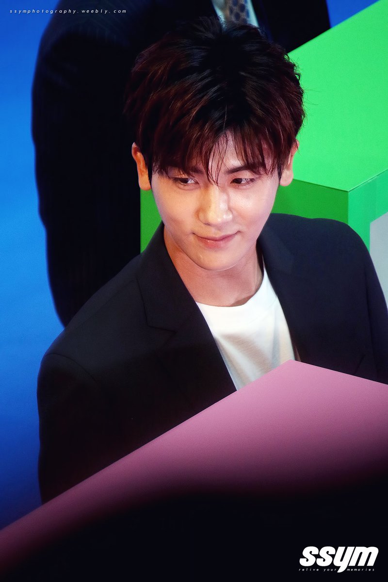 hellossym's tweet photo. [HD📸] The best couple award goes to????? #MinNin &amp; #BongBong 👫💘

#KTF2017 #ParkHyungSik #DoBongSooninSG #ParkBoYoung #박형식 #박보영 https://t.co/3v1du5D5eU