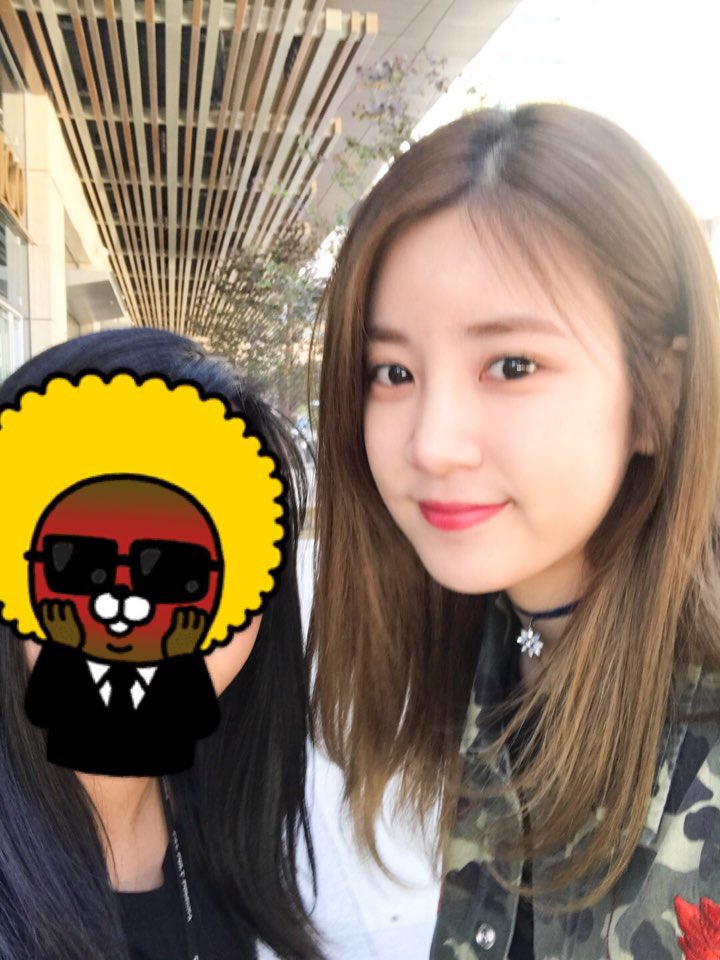 mamapinkpls's tweet photo. chorong is so pretty kind and bright thank you so much 😭😭 https://t.co/FOWrm7SIqN