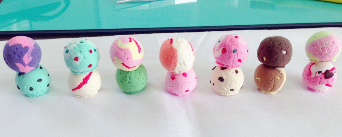 yunsuke_7's tweet photo. メンバーのおすすめフレーバー作ってみました🍨✨
キーホルダーに加工する予定です！
#サーティワン
#少しでもいいなと思ったらRT 
#ゆんすけハンドメイド https://t.co/5brLwgNB7o