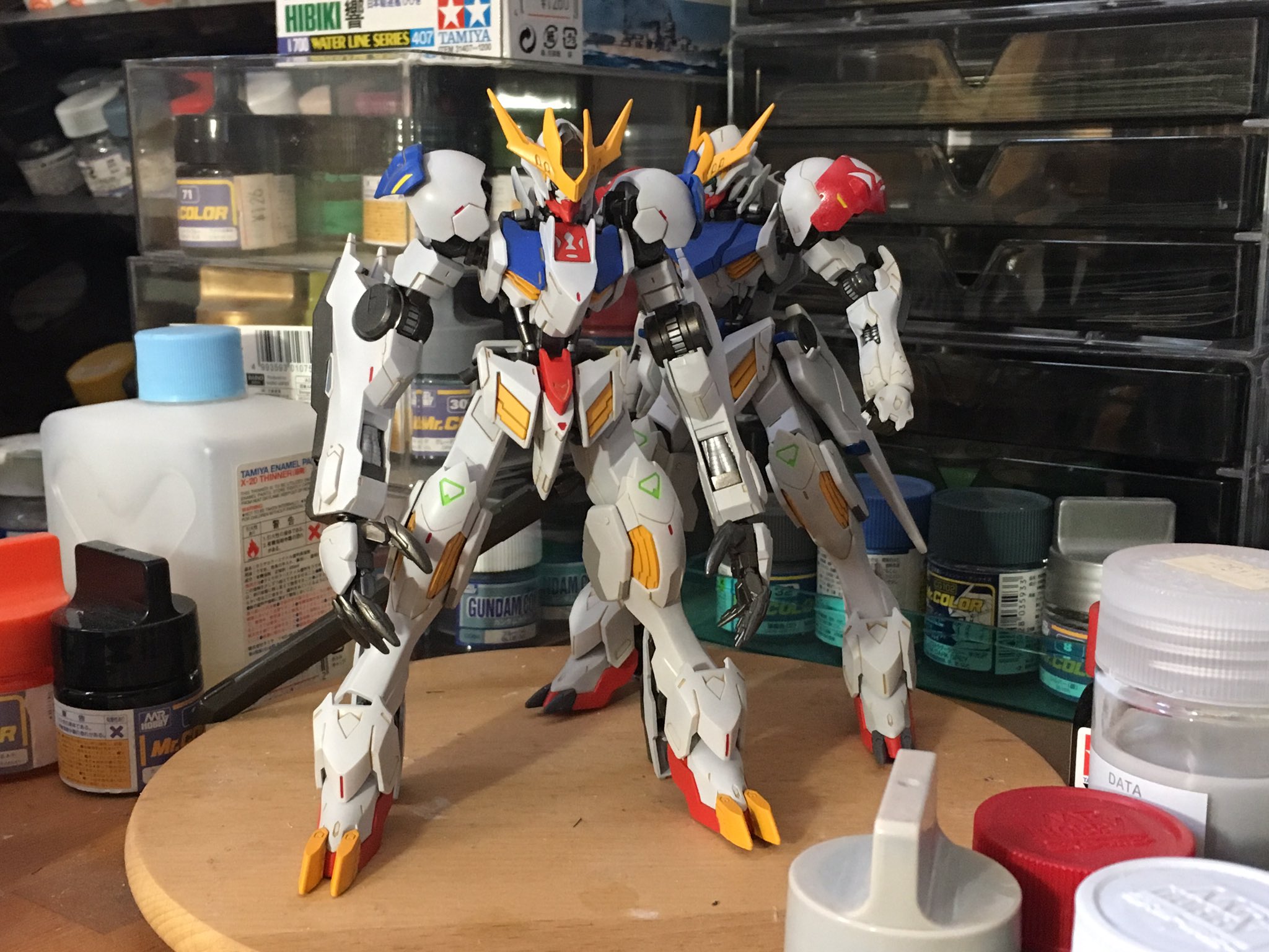 キルドレもでら Twitterissa Hgiboガンダムバルバトスルプスレクス 中々大変ですなぁ 大きな武器は迫力が有りますが 製作が手こずります 伸び縮みする時に 塗装が剥がれません様に 人 ガンプラ 鉄血のオルフェンズ T Co