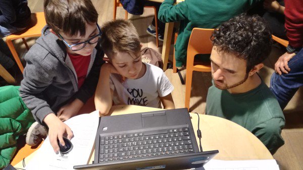 CoderDojoFi's tweet image. 43° Evento di Coderdojo Firenze, ennesimo tutto esaurito! Scratch AppInventor PyMinecraft Blender e Processing