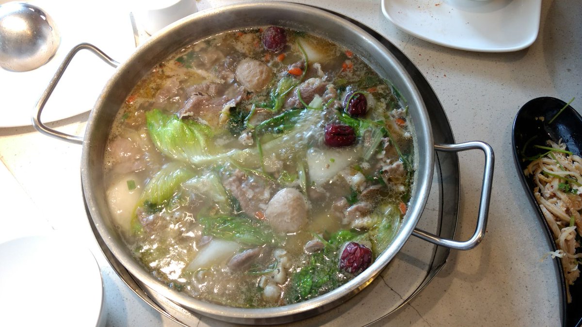manuferSVQ's tweet photo. La aventura del día ha sido comer en un restaurante mongol. Sin poder hablar ni papa de inglés con nadie.... #orientSpring https://t.co/IXSwiYKbdS