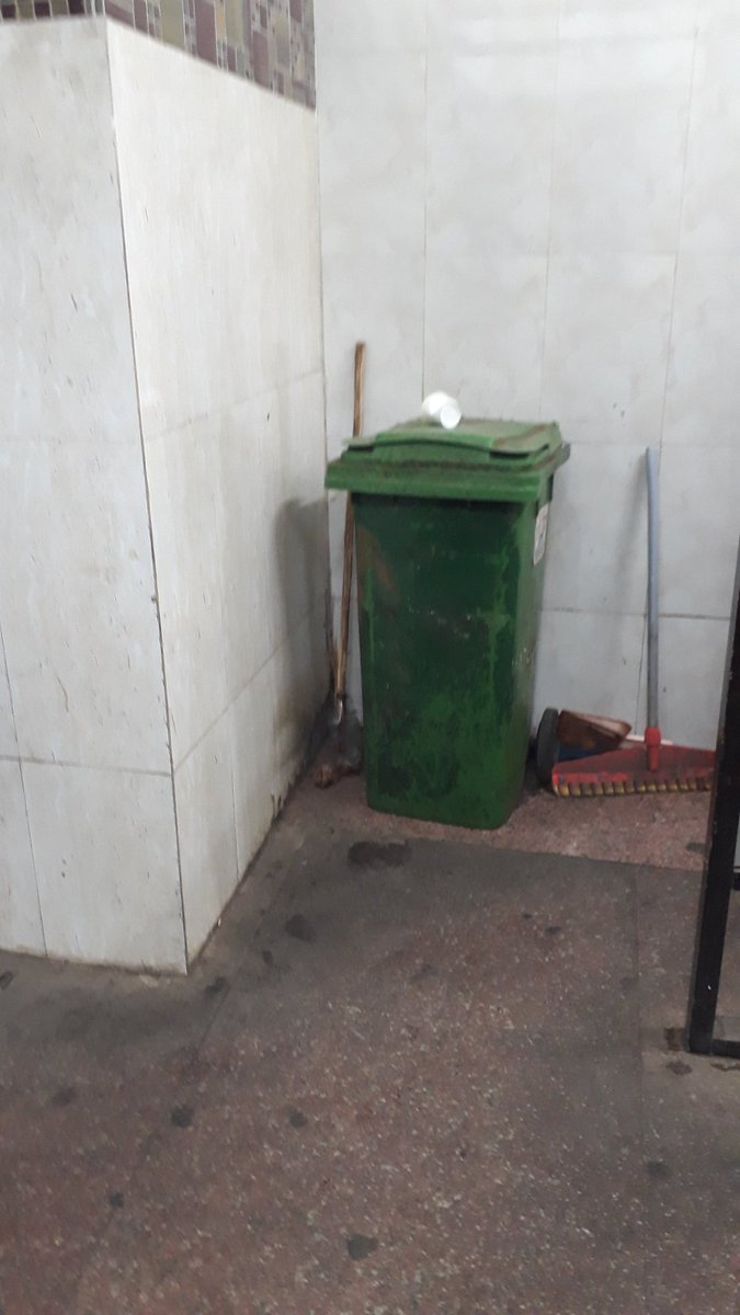 nayak_hyd's tweet photo. @RailMinIndia dear sir,this is the situation of churchgate station,mumbai.it smells bad like anything.kindly take action https://t.co/aOeZUqy0sd