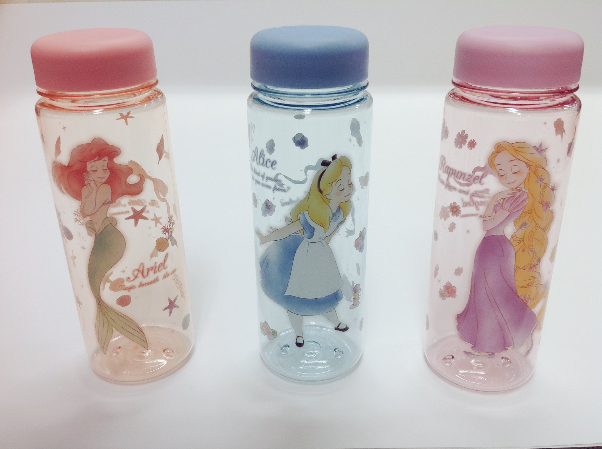 Twitter 上的 玩具と文具 あさだ 新発売 ドリーミーガールシリーズの クリアボトル が入荷しました 行楽シーズンに向けて可愛くオシャレな ボトルの登場です ディズニー アリエル アリス ラプンツェル T Co Yaxluda9wy Twitter