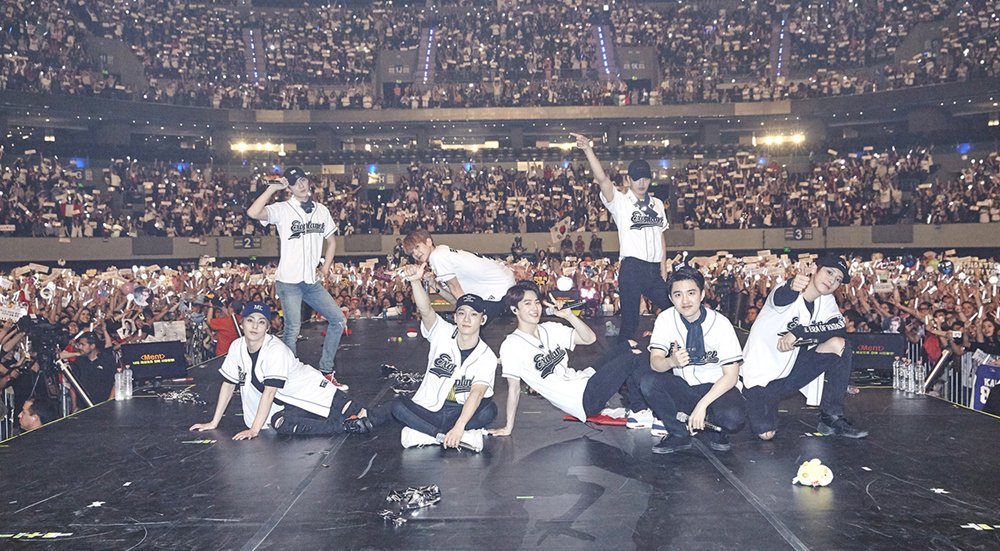 whenny91's tweet image. EXO wrap up their successful North American tour ln.is/6q060 by #allkpop via @c0nvey
