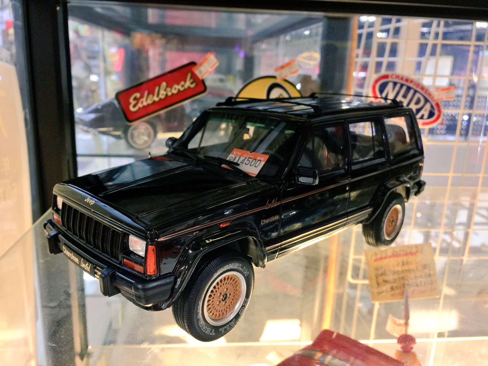 ミニカー 1/18 JEEP ジープ SUV チェロキー 2020 ネイビー ミニカー 1/18 JEEP ジープ SUV チェロキー 2020 ネイビー