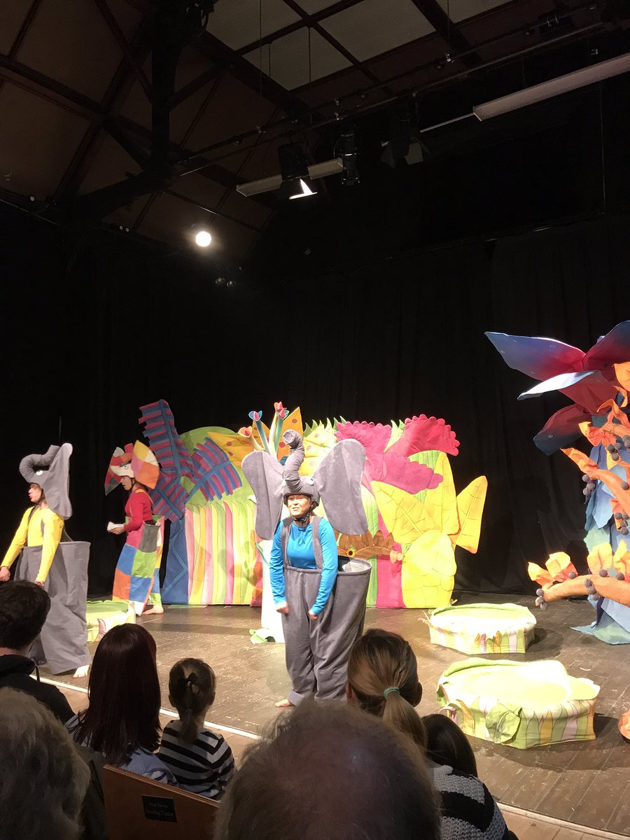 StratLitFest's tweet image. Elmer in full swing sell out in @The_Bear_Pit #elephantfun