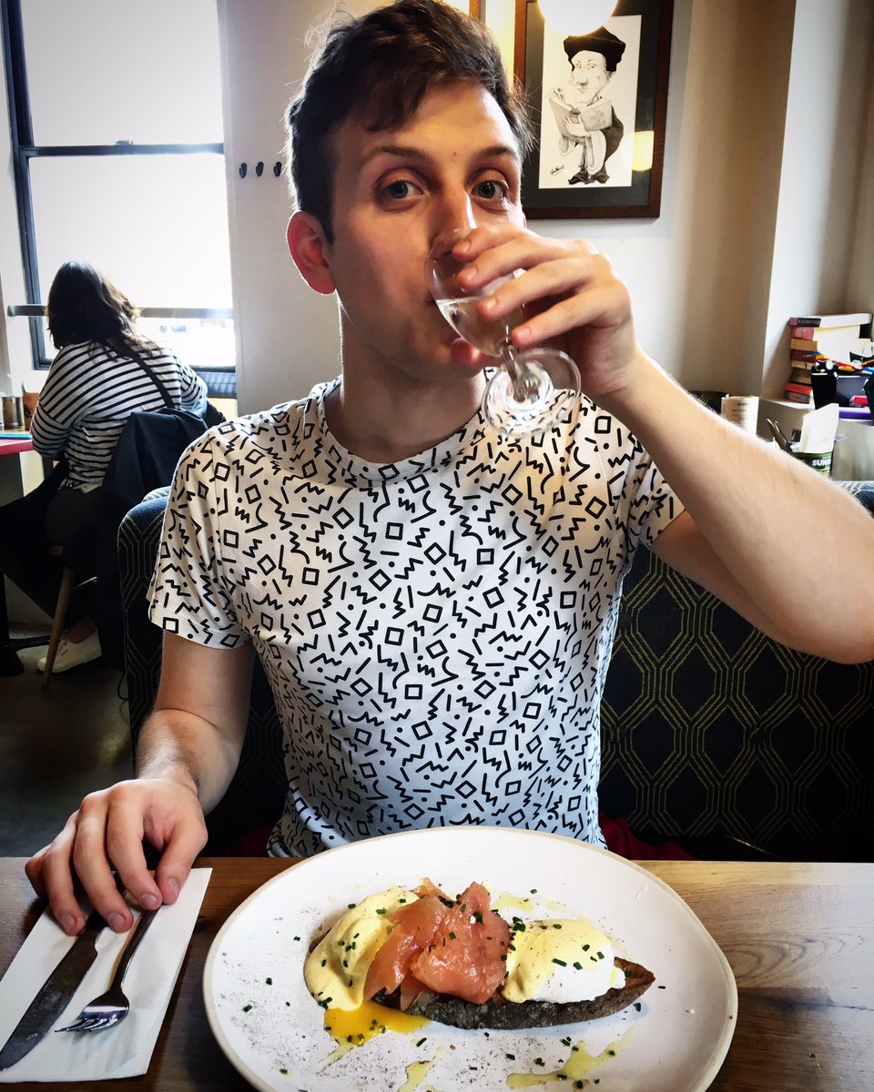 Got boozy #brunch with this handsome fellow yesterday 🍾#bottomlessprosecco #smokedsalmonbenedict #food