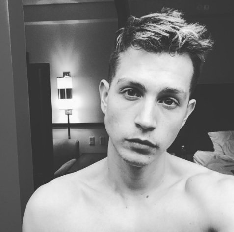 Happy birthday James McVey! De boys is 23 jaar geworden en dat vieren we zo:  
