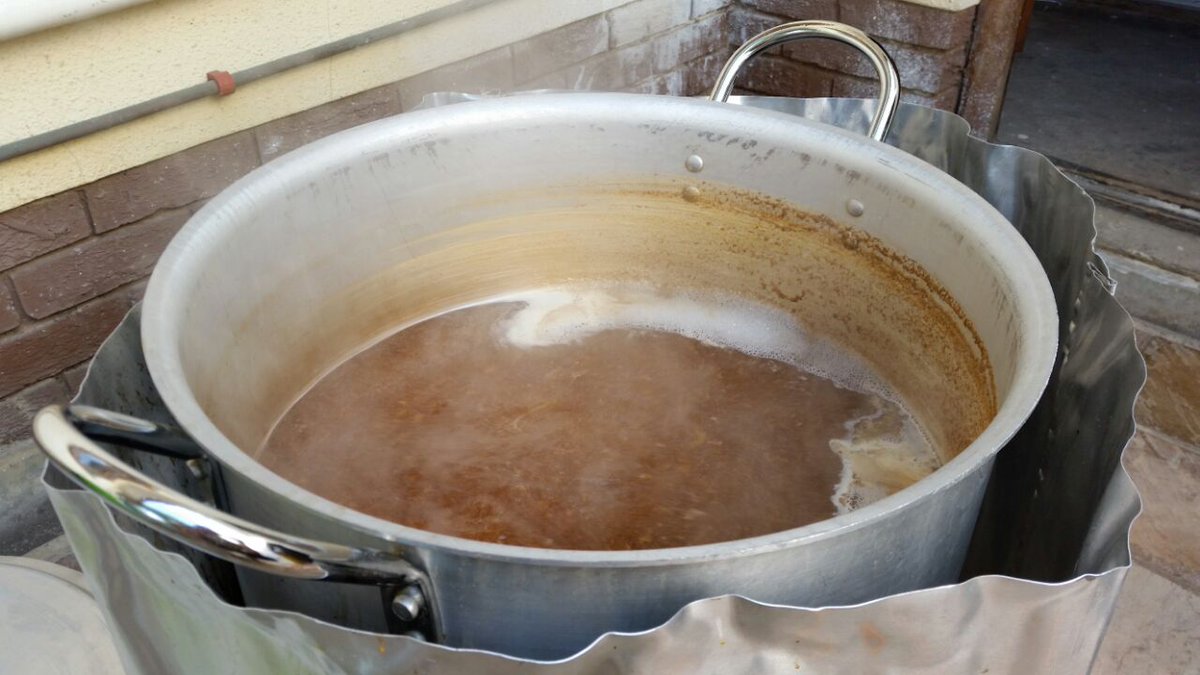 Great brew day yesterday, brewing two massive beers: a RIS (OG 1.154) and a barley wine (OG 1.124). Happily fermenting away!