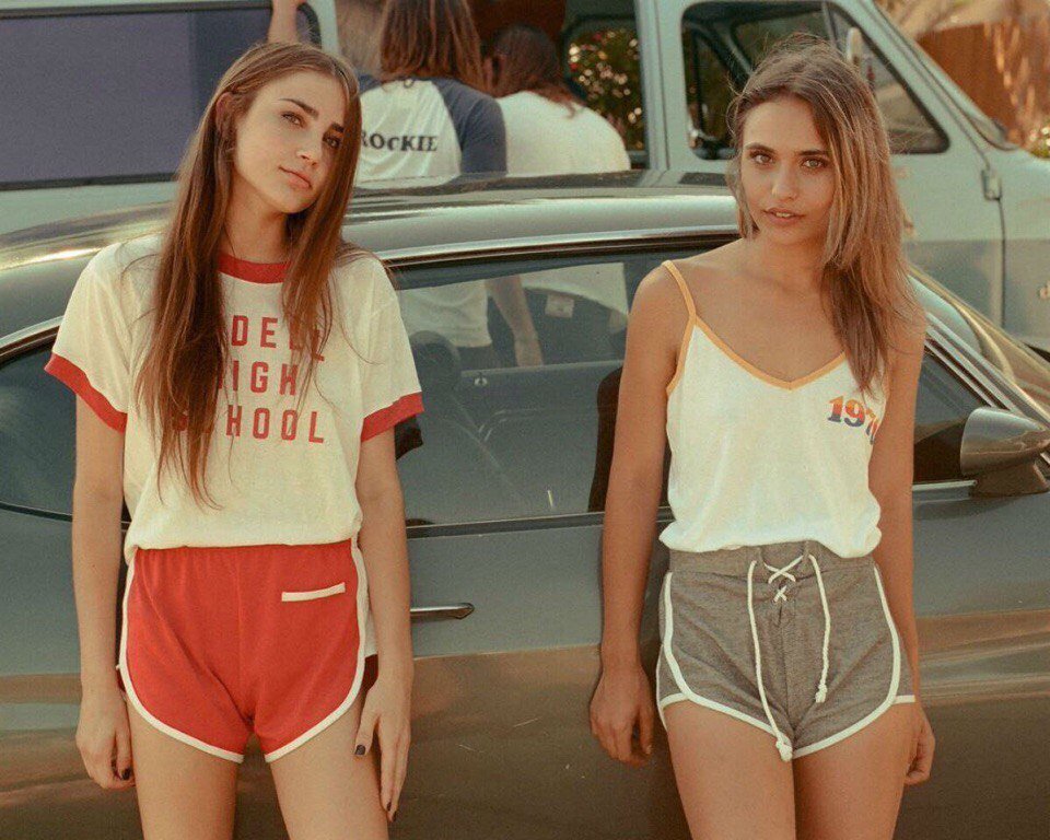 drunktwi's tweet image. Вот так естественно и непринужденно девушки выглядели раньше, без тонны косметики и утиных губ