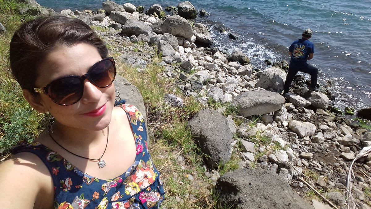 Helen_Amara's tweet image. Laguna y chele plan pesca... 😂#SeguimosDeVacaciones #LuciendoMisPiquetes 😂