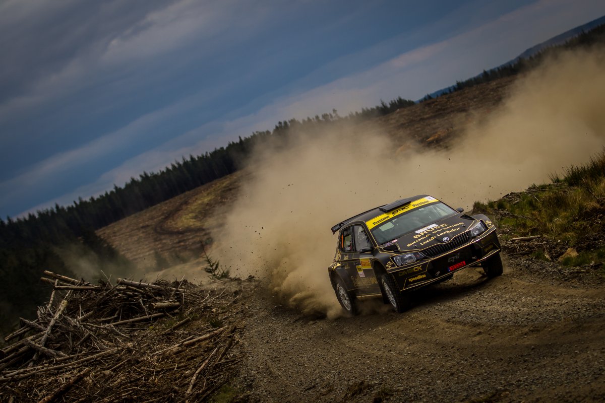 skodafabiar5's tweet photo. 🏆 Back-to-back #BRC victory for Fredrik #Ahlin, who maintains his c'ship lead with a victory at the #PirelliRally 🇬🇧. Huge congrats! 👏🍾 https://t.co/TYovMGcu1C