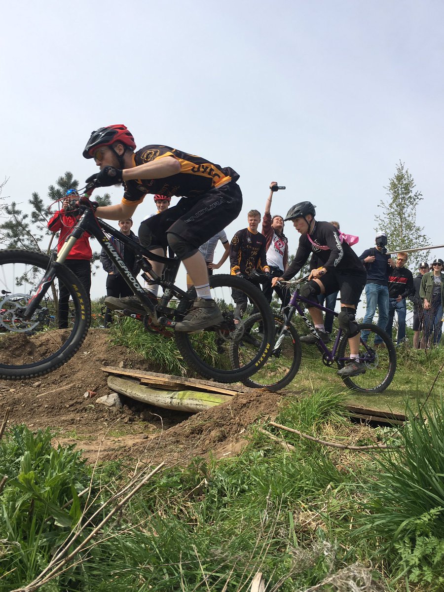 It's a head to head final in the mountain biking as worryingly York rider states 'my legs just work today'!#roses2017 <a href="/YorkSportUnion/">York Sport Union</a>