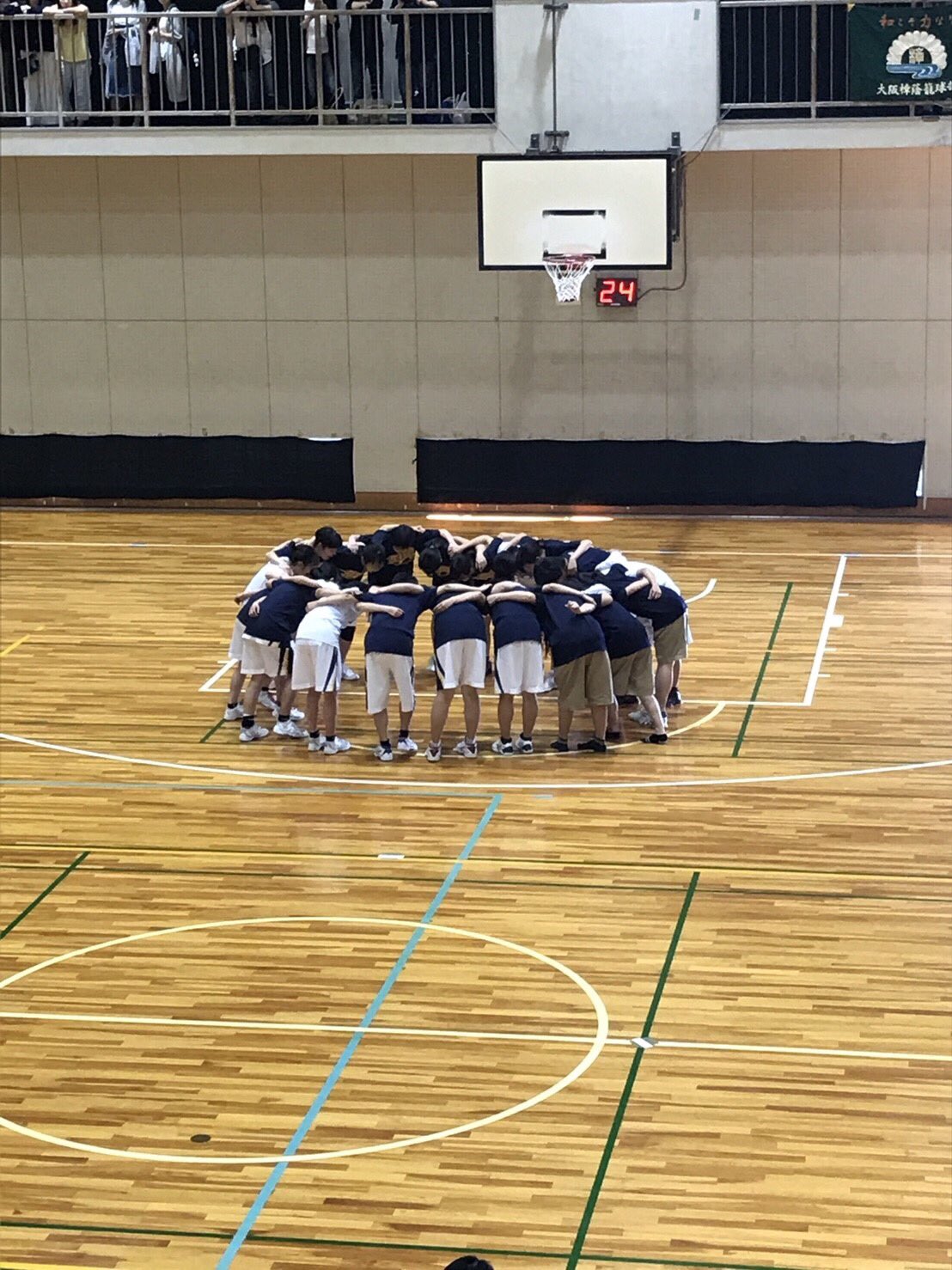 تويتر 天高72nd女バス على تويتر 先輩方本当にお疲れ様でした 最後まで戦う姿 頑張ろうとみんなで声をかけ会う姿 最高にカッコよかったです いつまでも憧れです 3年生の先輩方が下さった応援の言葉を胸にバスケひたすら頑張ります 本当に短い間で