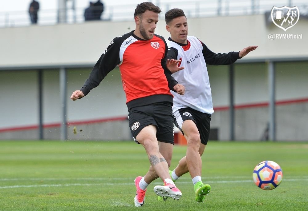 RayoVallecano's tweet photo. Gazzaniga
Mejías
Galán
Quini
Rat
Íñiguez
Amaya
Zé
Á.Moreno
Baena
Trashorras
Jordi
F.Beltrán
Santi
Aguirre
Lass
Manucho
J.Guerra
#HuescaRayo https://t.co/qwBG3yB7sM