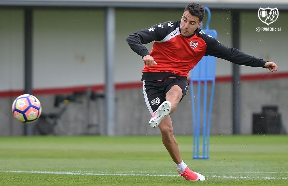 RayoVallecano's tweet photo. Gazzaniga
Mejías
Galán
Quini
Rat
Íñiguez
Amaya
Zé
Á.Moreno
Baena
Trashorras
Jordi
F.Beltrán
Santi
Aguirre
Lass
Manucho
J.Guerra
#HuescaRayo https://t.co/qwBG3yB7sM