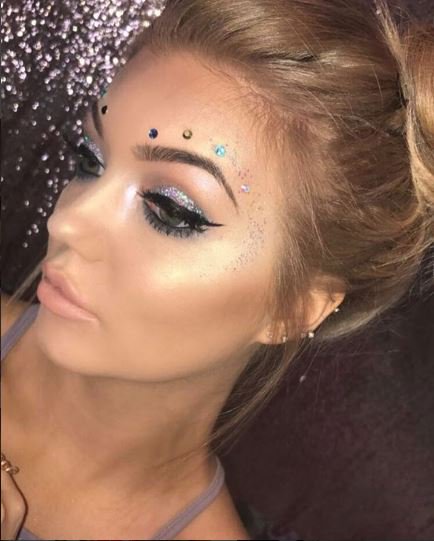 CatalystPR_'s tweet photo. How cool is this festival look?!
๐ท via @LivJordanxx using the @fabbrowss Duo Kit ๐ #fabbrows #bblogger #makeup #beauty #makeupinspo #mua https://t.co/8KIWEteh5S