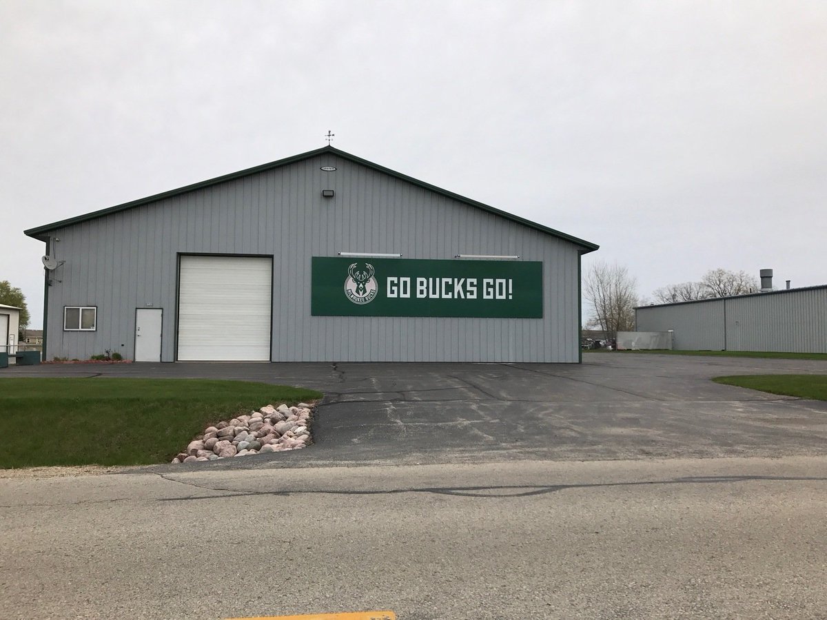 asplenium22's tweet image. Appleton, WI showing some support for the @Bucks #fearthedeernextyear