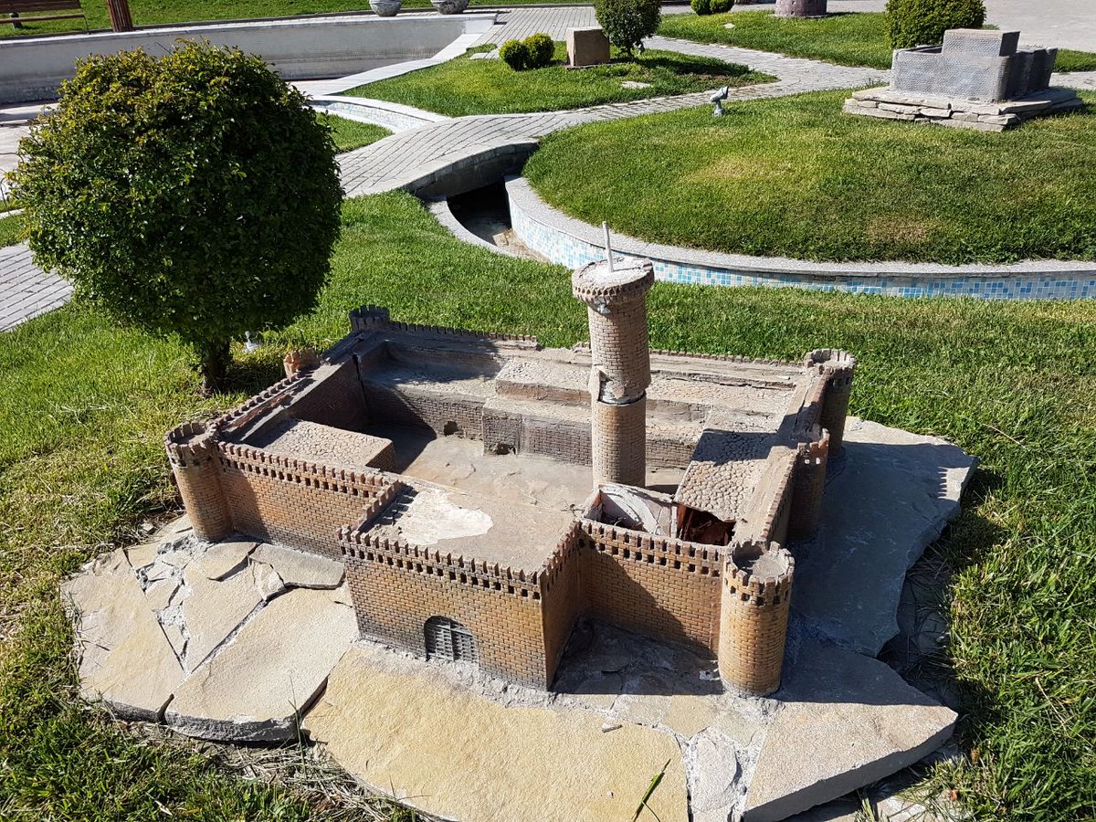 SergeyKaryakin's tweet image. 2 Brilliant wins, 2 stupid loses and 5 ultra-solid draws! This is what happend with me in #shamkirchess2017!♔♔♔