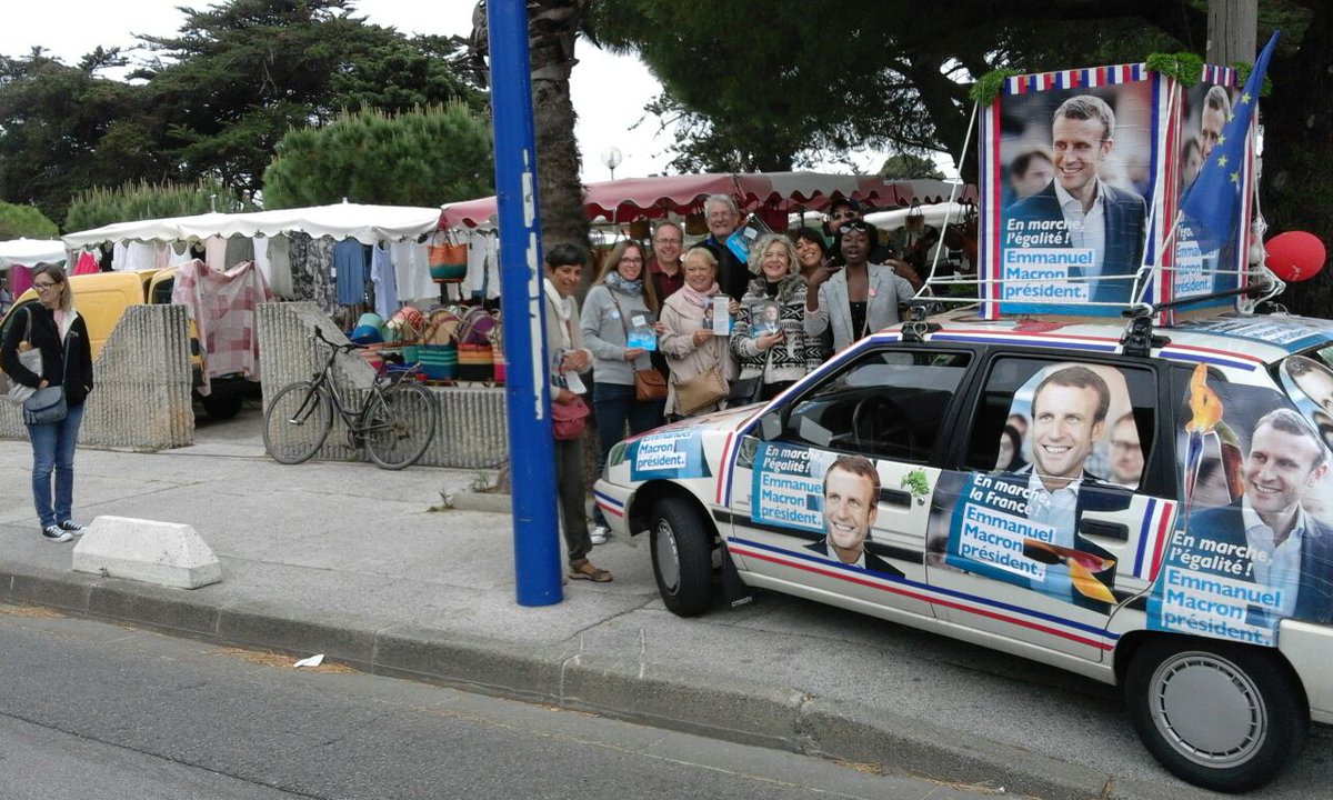 PatricianeK's tweet photo. @SylvainMaillard @EmmanuelMacron @EnMarcheParis9 @enmarchefr @EMParisCentre @EnMarcheParis10 @enmarcheparis7 Ici à Hyères mobiliser également avec la MacronMobile !! https://t.co/cCyxaPD62Z