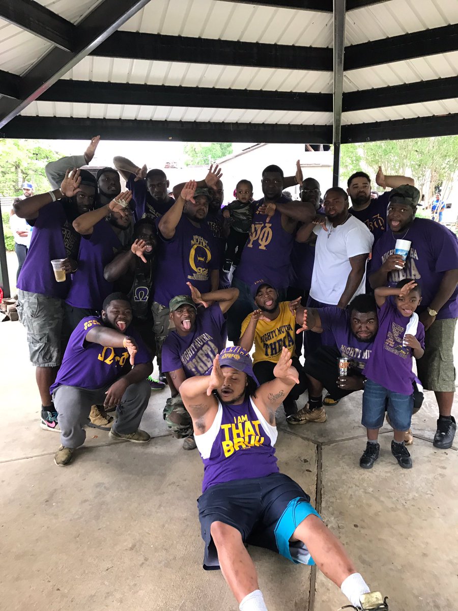 RealDevinBarnes's tweet photo. #ThetaWeekend was a success. Thanks all the brothers for coming and showing the mother pearl some love. https://t.co/WbB0iFLgqs