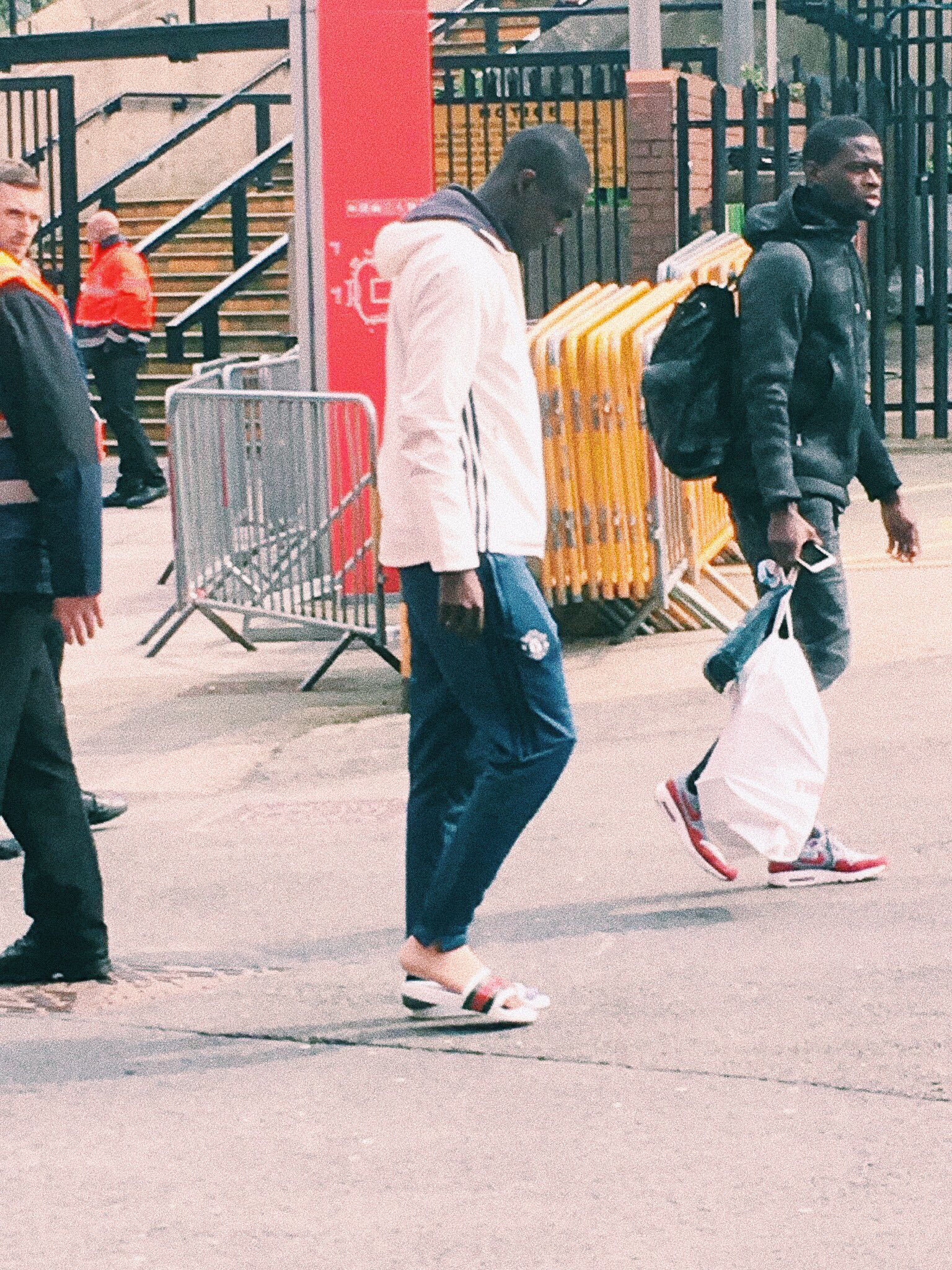 C-qwRg-XsAEdf0E.jpg:large