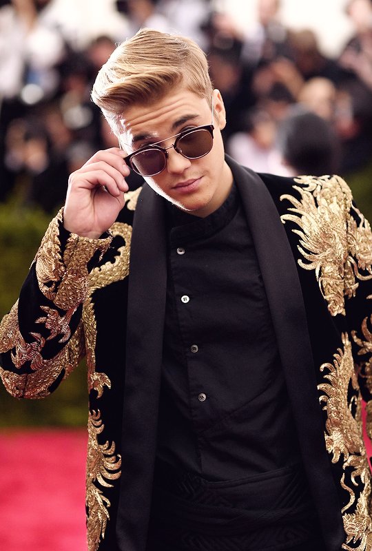 Balmain (@balmain) on Twitter photo Remembering the best #BALMAINARMY red carpet moments at the #METGALA: <a href="/justinbieber/">Justin Bieber</a> with <a href="/ORousteing/">Olivier Rousteing</a> Remembering the best #BALMAINARMY red carpet moments at the #METGALA: <a href="/justinbieber/">Justin Bieber</a> with <a href="/ORousteing/">Olivier Rousteing</a>
