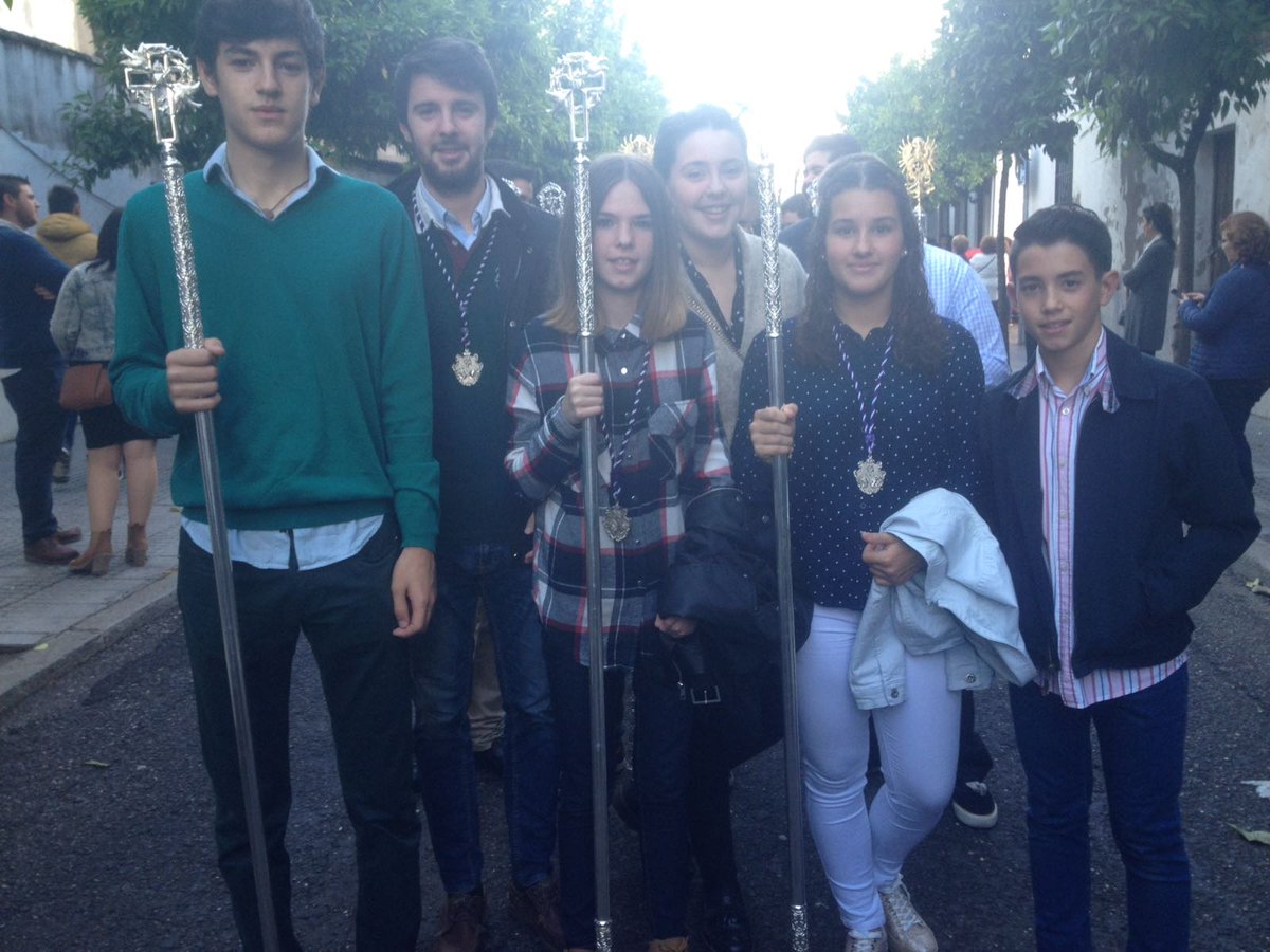 Nuestro Grupo Joven acompañó ayer día 29 de abril a <a href="/GJHdadelHuerto/">GJ Hdad. del Huerto</a>  en la salida procesional de la Santa Cruz.