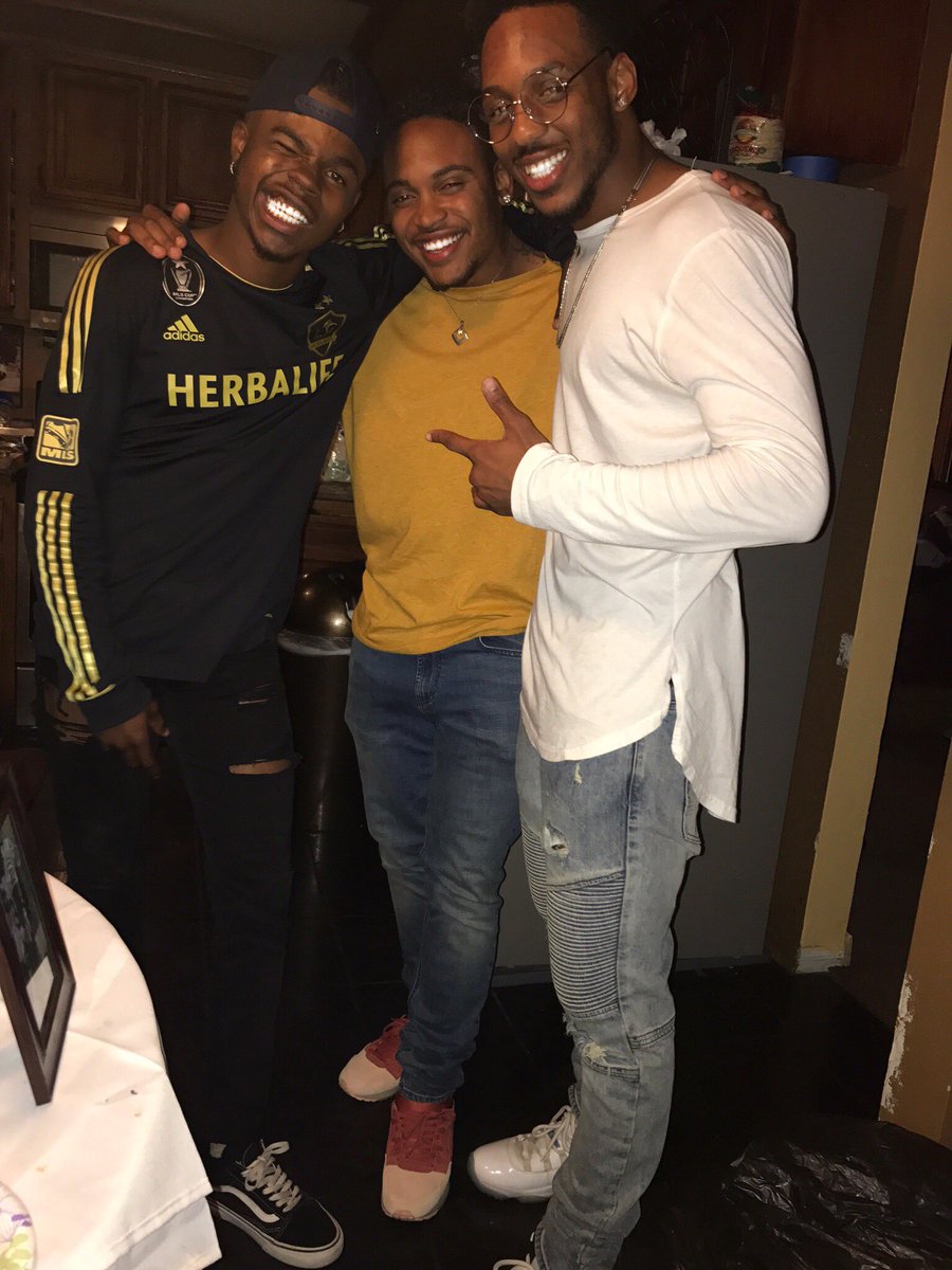 TKofDIS's tweet image. im glad nun of my n*ghas lost faith . 🙏🏾