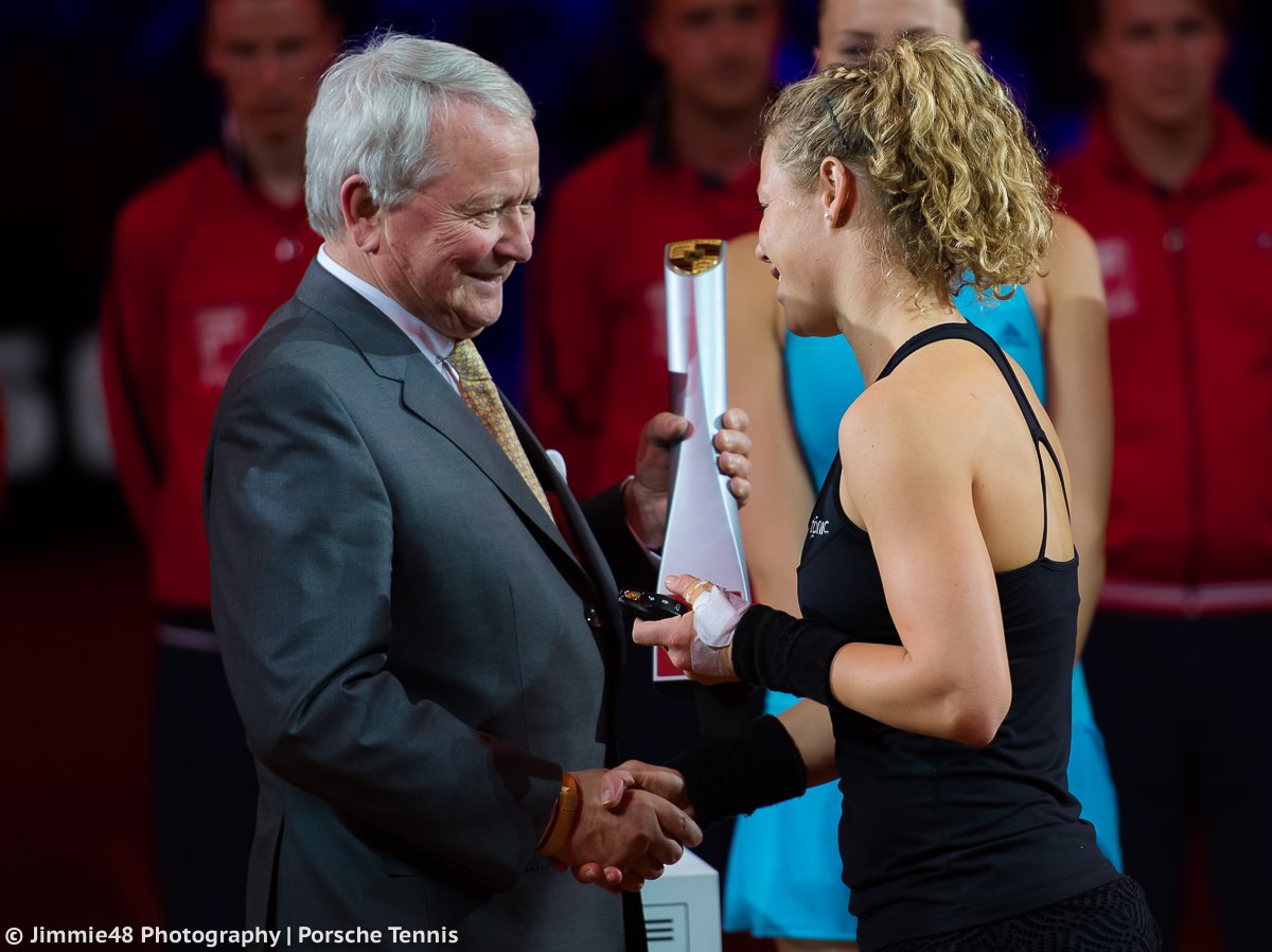 LAURA SIEGEMUND - Página 2 C-rNuitWAAEywPg