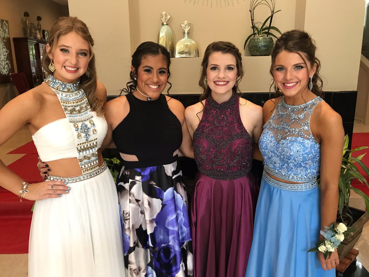 averyj18's tweet photo. Prom with the best around💜 https://t.co/OJAfYUdh5z