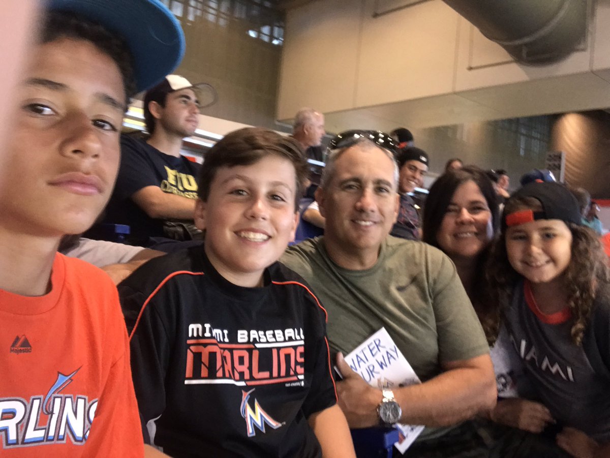 loulittletree's tweet photo. @Marlins Sunday Funday #fishfamily https://t.co/JJ1bXGEAl4
