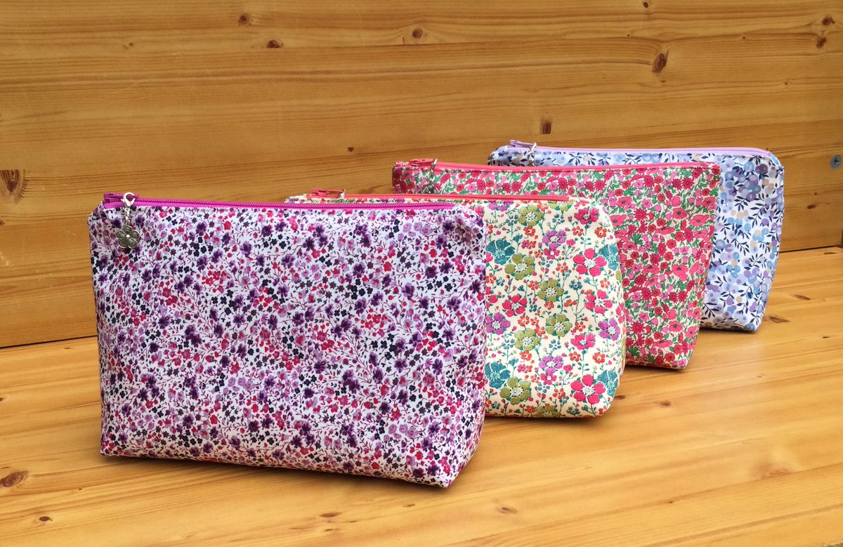 SewCanSue's tweet photo. Lovely #Liberty makeup bags with practical waterproof linings https://t.co/OH70QsexSV #crafthour #onlinecraft #Craftbuzz #etsychaching https://t.co/ux6UGZrd9D
