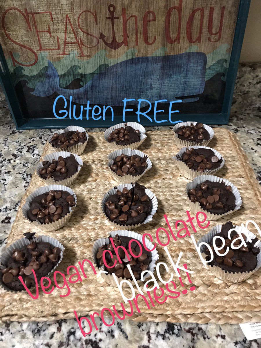 TeamJooper's tweet photo. Gluten FREE vegan chocolate black bean brownies!! 
https://t.co/gH2RkGHvSe
#Vegan #HealthyFoods #FitFam #BlackBeanBrownies https://t.co/LyEQS5fcSu