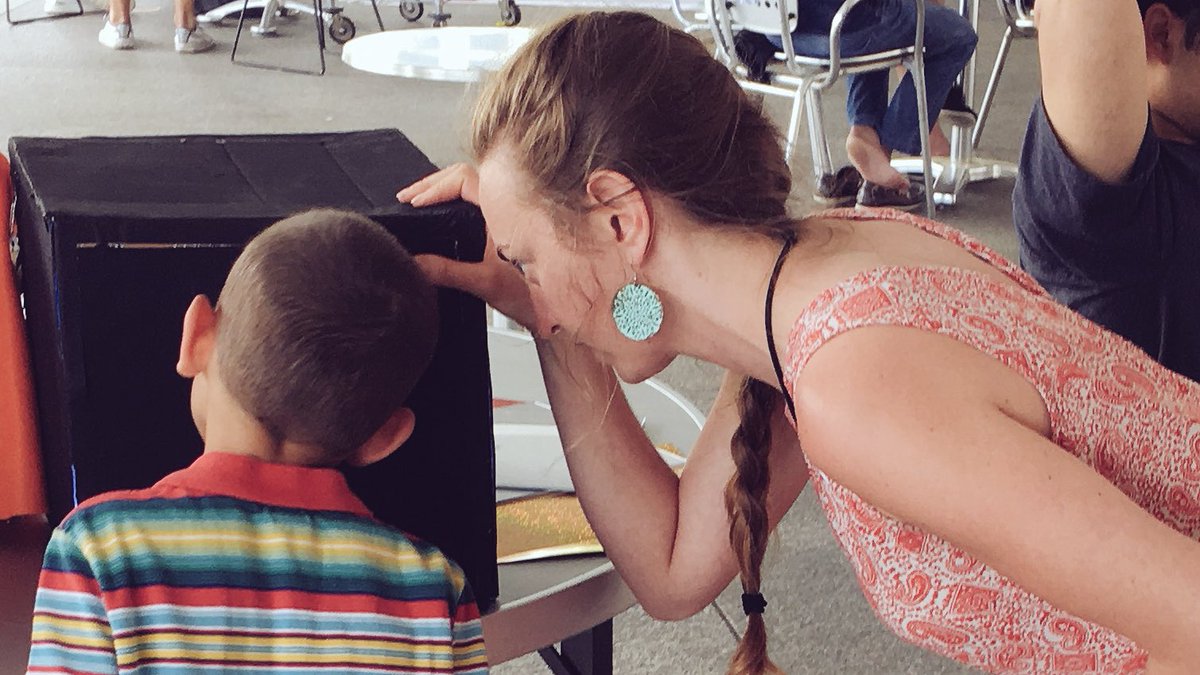 _sunpuppet's tweet image. - -Inspecting mini-infinity rooms- -#infinitekusama #hirshhorn #infinityroom #museumed