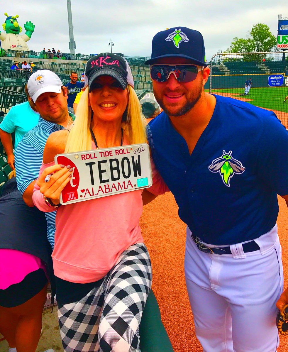 Tidepride247's tweet photo. Lots of hate, confusion, stalking, and media for my plate finally got to meet @TimTebow #worthit @AlabamaFTBL @FloridaFootball @SECNetwork https://t.co/Ugqn8A87C5
