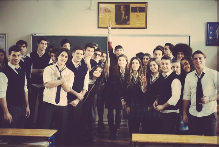 Bu Ekip Bu Muhteşem Oyuncular Asla Unutulmayacak! ❤ İyi Ki Hayatımızdan @HayatBznTatlidr  Geçmış Emeği Geçen Herkez Teşekkürler!. 🎀