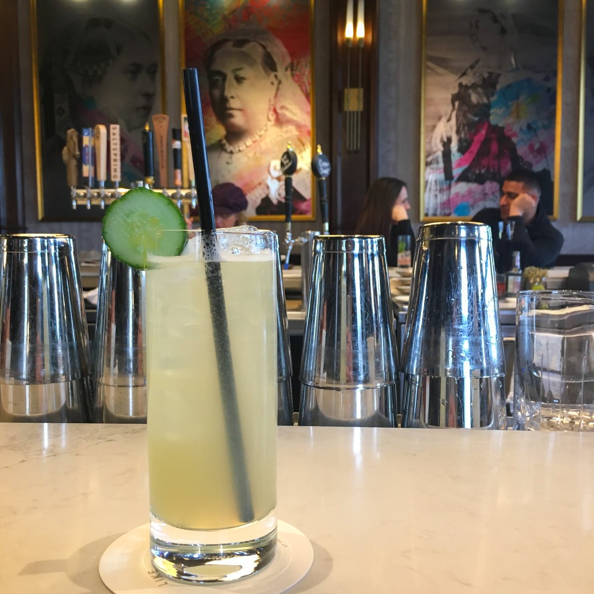 Local love is sipping a Northwest Collins at the <a href="/FairmontEmpress/">Fairmont Empress</a> Q Bar. xo #qattheempress