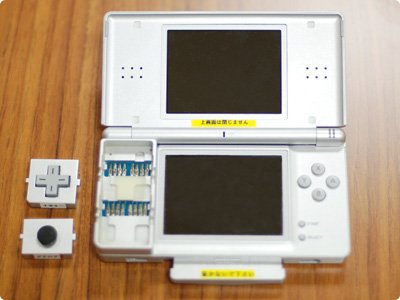 oleivarrudi's tweet photo. 3ds prototypes, including the model with switchable control pad modules https://t.co/cGUyKbalhw