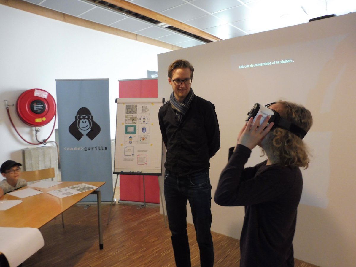 CodeGorillaNL's tweet image. What a weekend! Big thanks to our special guests and jury: the kids! 30-hour education Hackathon is a wrap! #VRcoding #WeCode #CodeGorilla