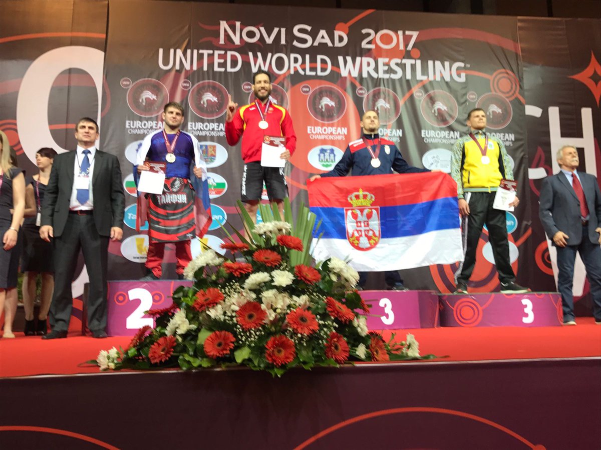 Arturo Salas, de la Federación Valenciana de Lucha acaba de proclamarse Campeón de Europa de Grappling. 
Mañana a por la Victoria en Gi