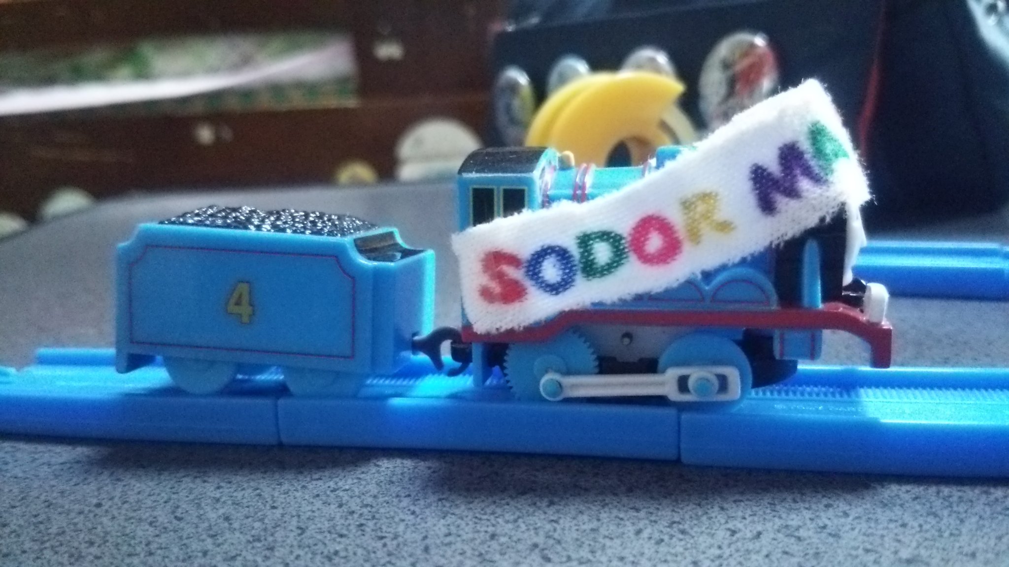 ヒロキ きかんしゃトーマス Akb48 Sur Twitter フォロワーの皆さん おはようございます 今日から5月ですね なので ベストドレッサーは誰 のゴードンを再現してみました T Co Rjfpppfkgo Twitter