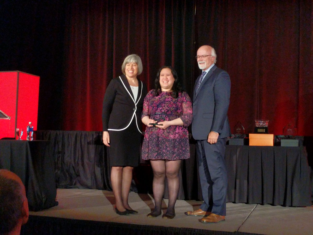 Congratulations to <a href="/TChanMD/">Teresa Chan | 陳敏怡</a> on winning the @AFMC_e Young Educators Award!! Much deserved recognition :D #CCME17