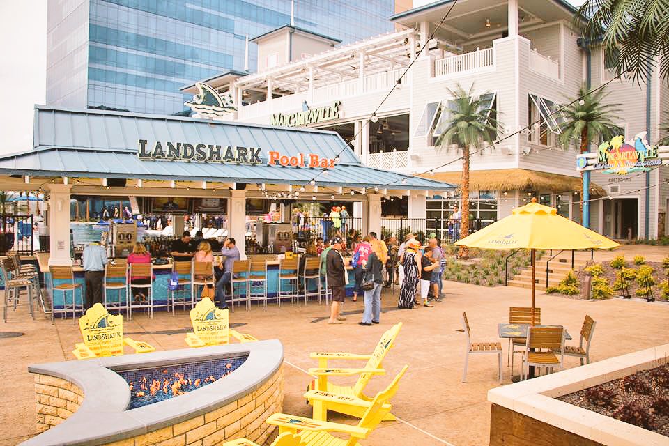 2PLYTP's tweet image. Pool officially open at Margaritaville In Tulsa🌴 _/)_/)_🌴@JDSpradlin @FINMEN1 @Margarillas @carsoncooper @JimMayerMusic @jimmybuffett