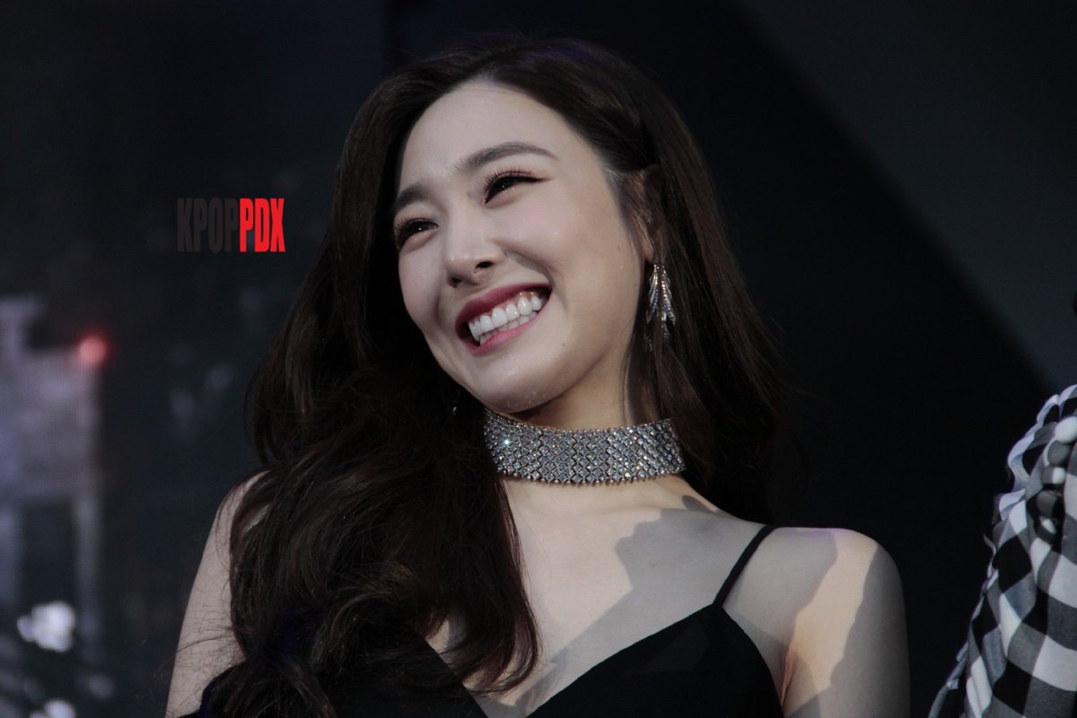 [PIC][21-04-2017]Tiffany khởi hành đi LA – Mỹ để tham dự "The 15th Korea Times Music Festival 2017" vào tối nay - Page 2 C-spentVwAAiqWW