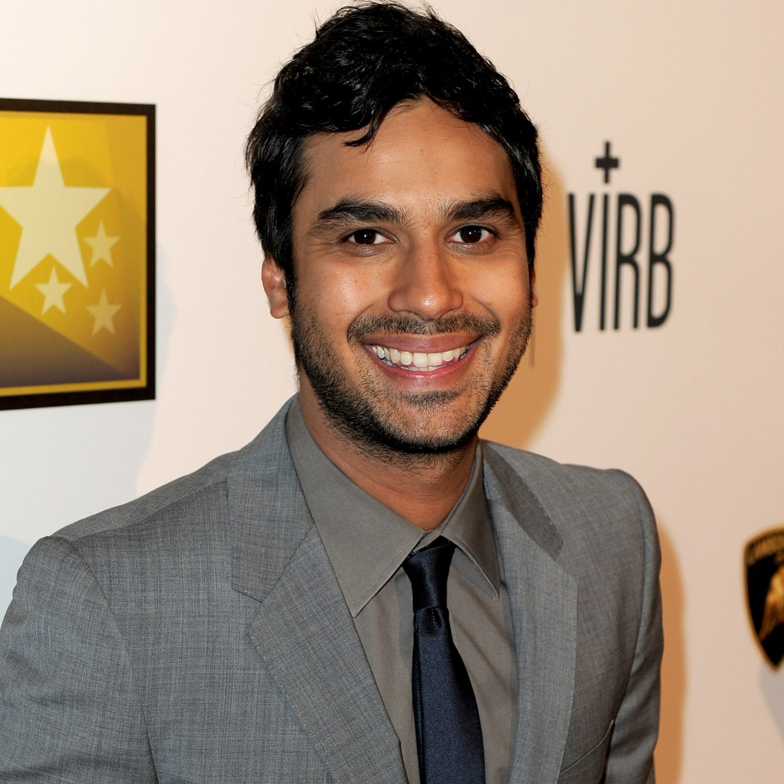   wishes Kunal Nayyar, a very happy birthday   