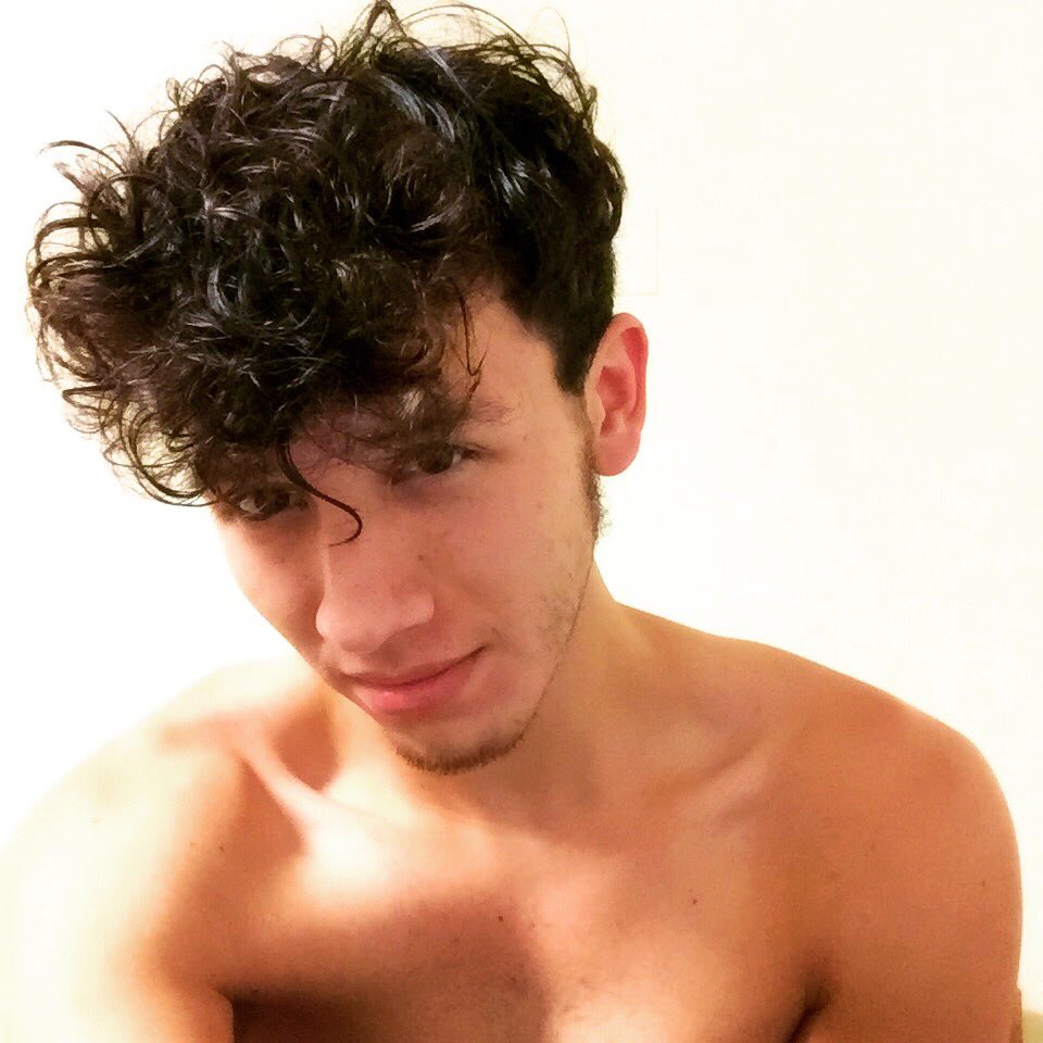 Brandon_Riojas's tweet image. #hispanicboysbreaktheinternet