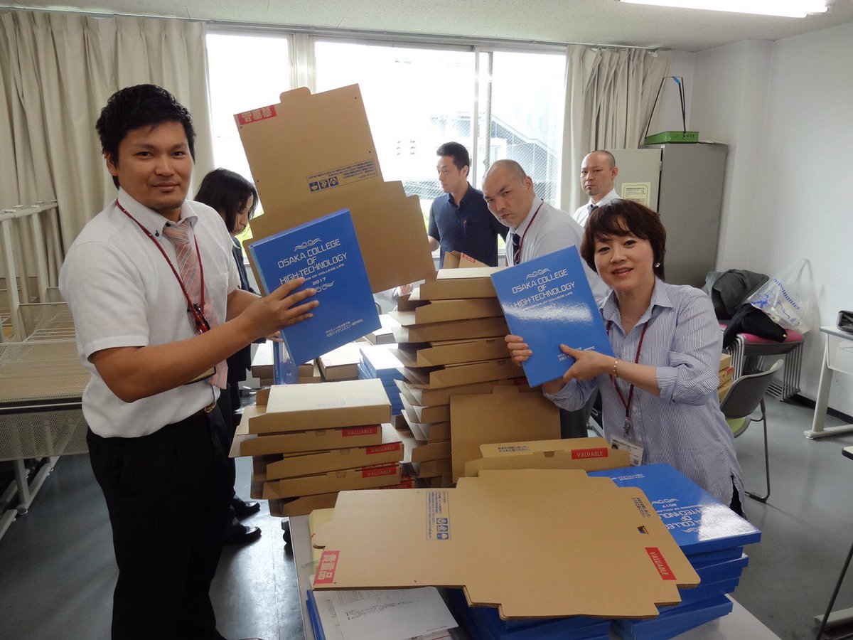大阪ハイテクノロジー専門学校 願書受付中 No Twitter 今日の大阪ハイテク 昨年度卒業生のアルバムが完成したので 本日は教職員を挙げて発送作業をしました 卒業生のみなさん お仕事が始まったばかりで緊張の日々だと思いますが アルバムをみてちょっと 大阪ハイテクノロジー専門学校 願書受付中 No Twitter 今日の大阪ハイテク 昨年度卒業生のアルバムが完成したので 本日は教職員を挙げて発送作業をしました 卒業生のみなさん お仕事が始まったばかりで緊張の日々だと思いますが アルバムをみてちょっと